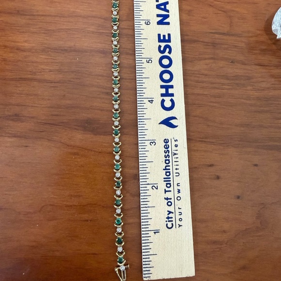 Elegant Vintage Emerald and Diamond 10k Gold Bracelet - Picture 3 of 5